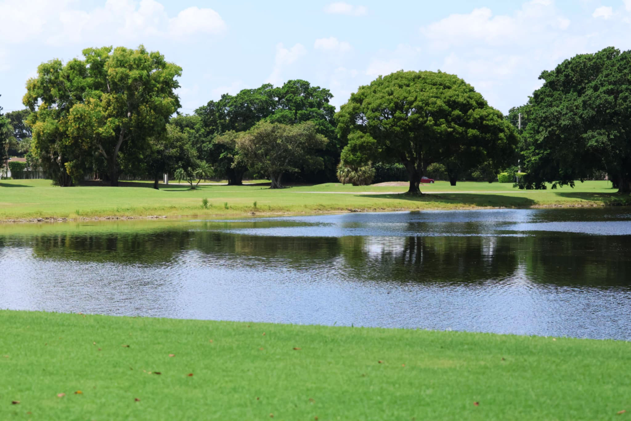 View of the course at the edge of the lake.